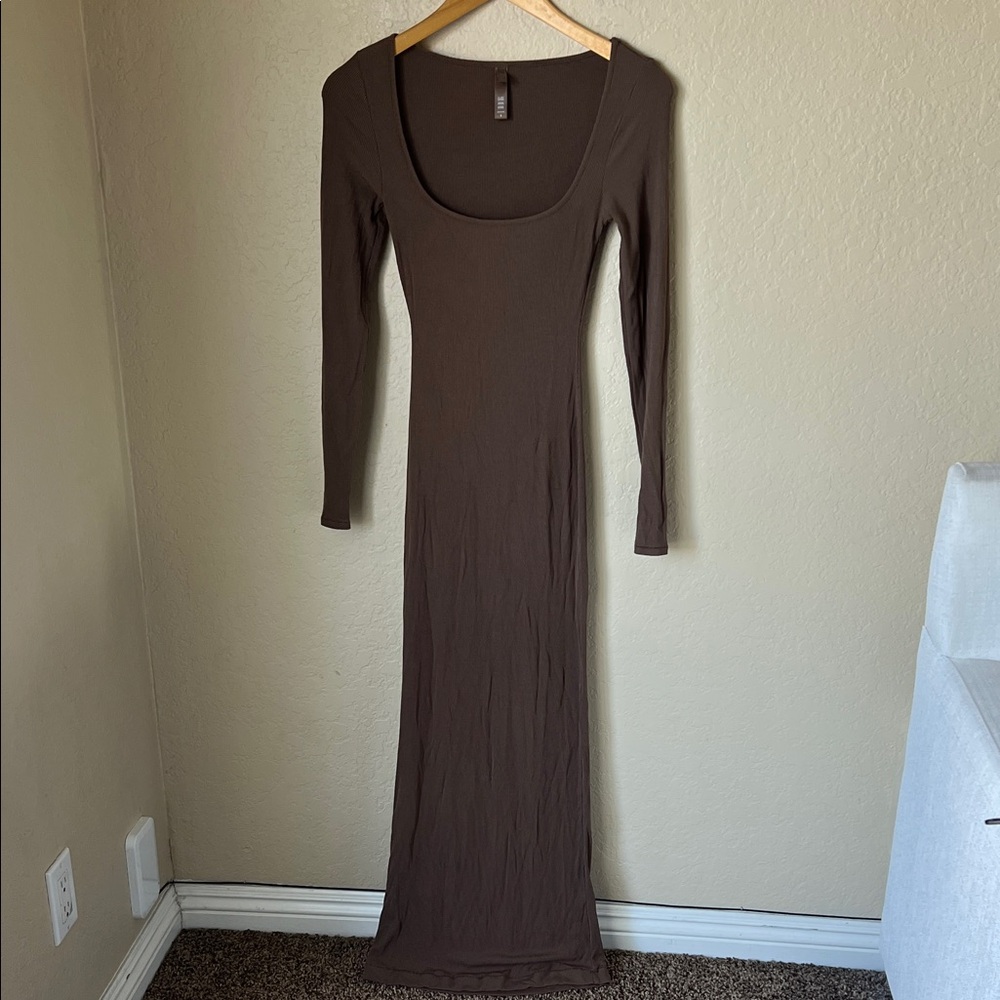 Skims brown ribbed square neck lounge maxi dress - Picture 2 of 8